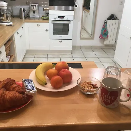 Bed and breakfast Dans Avec Piscine *