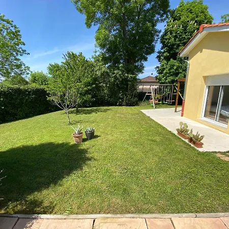 Dans Avec Piscine Bed and breakfast *