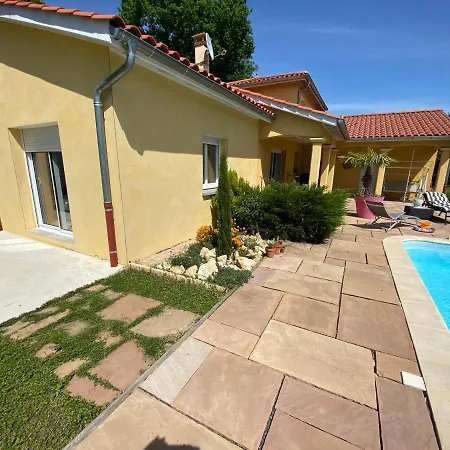 Dans Avec Piscine