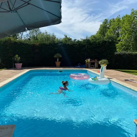 Dans Avec Piscine