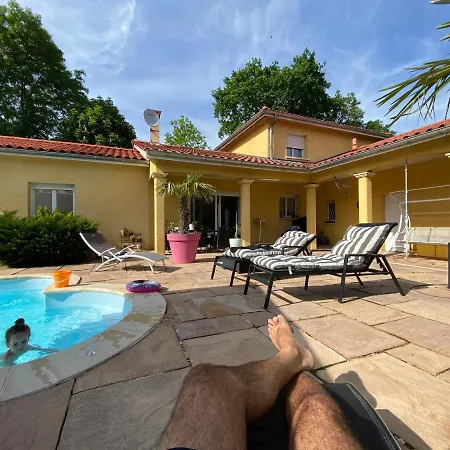 Dans Avec Piscine 3*