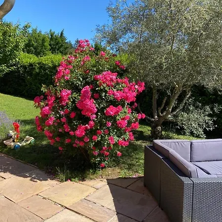 Dans Avec Piscine Bed and breakfast *
