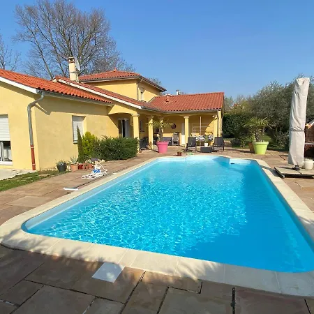 Dans Avec Piscine Bed & Breakfast Gleizé