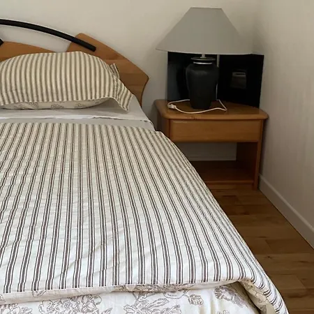 Dans Avec Piscine Bed and breakfast *