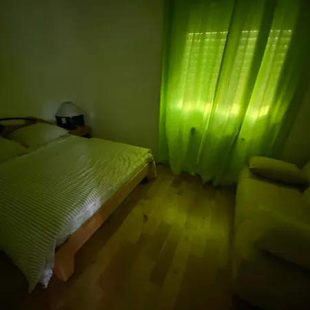 Dans Avec Piscine Bed & Breakfast