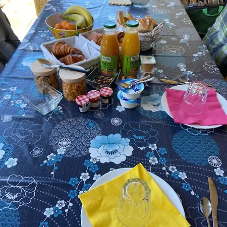 Bed and breakfast Dans Avec Piscine *