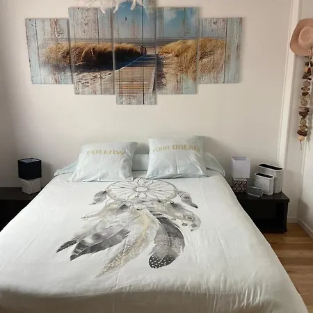 Dans Avec Piscine Bed & Breakfast 3*