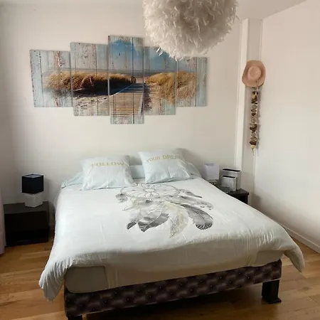 Dans Avec Piscine Bed and breakfast