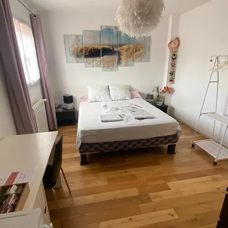 Bed & Breakfast Dans Avec Piscine Gleizé