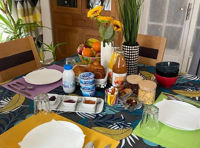 Dans Avec Piscine Bed and Breakfast 3*
