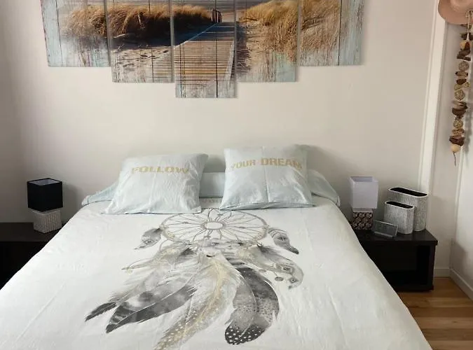 Dans Avec Piscine Bed and Breakfast 3*