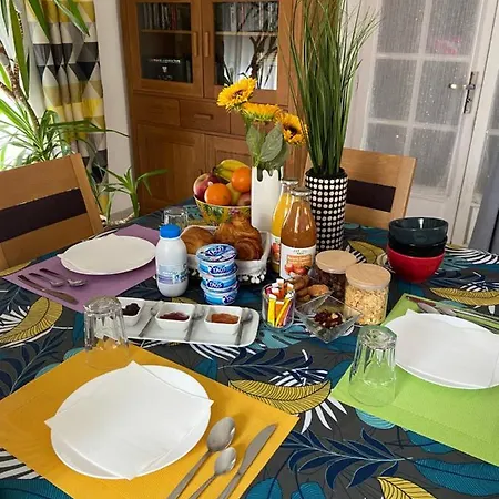 Dans Avec Piscine Bed & Breakfast *