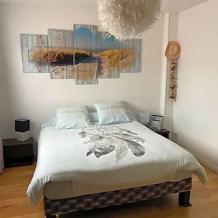 Dans Avec Piscine Bed and breakfast
